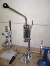Automatic Perfume Filling And Crimping Machine
