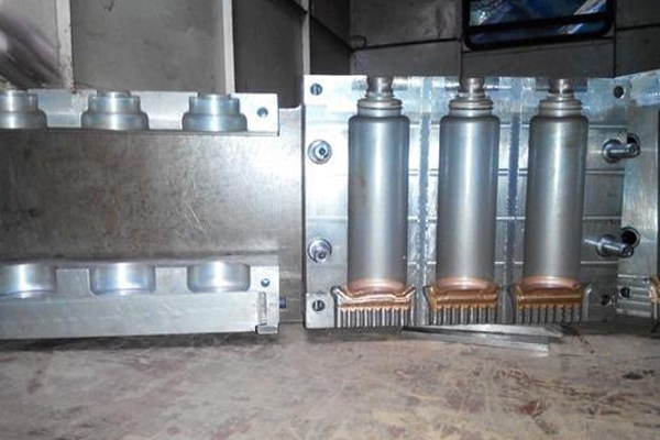 Blow Mould for Extrusion